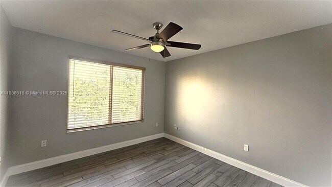 Building Photo - 816 Villa Cir