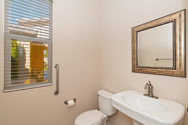 Building Photo - 80215 Queensboro Dr