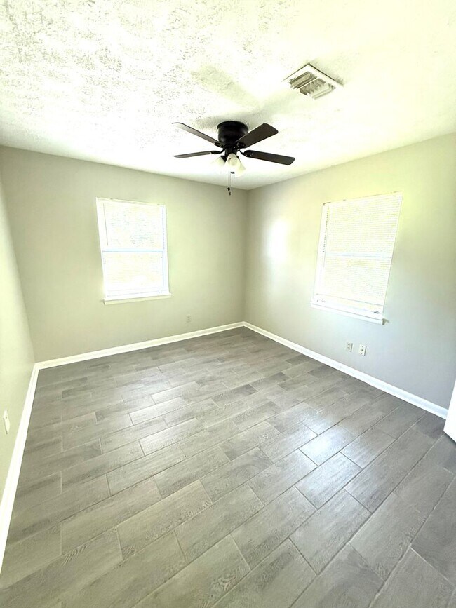 Building Photo - ** 2 Bed 1 Bath located in Ramer** Call 33...
