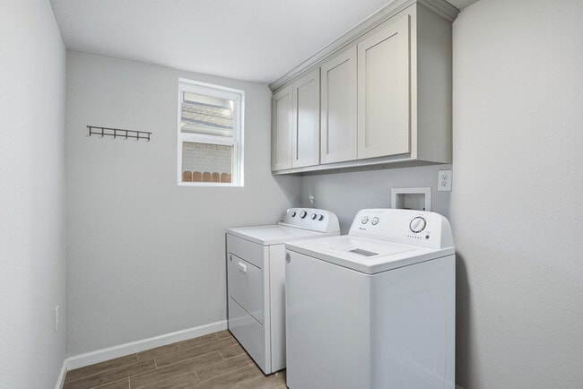 Building Photo - 2933 S Hills Ave