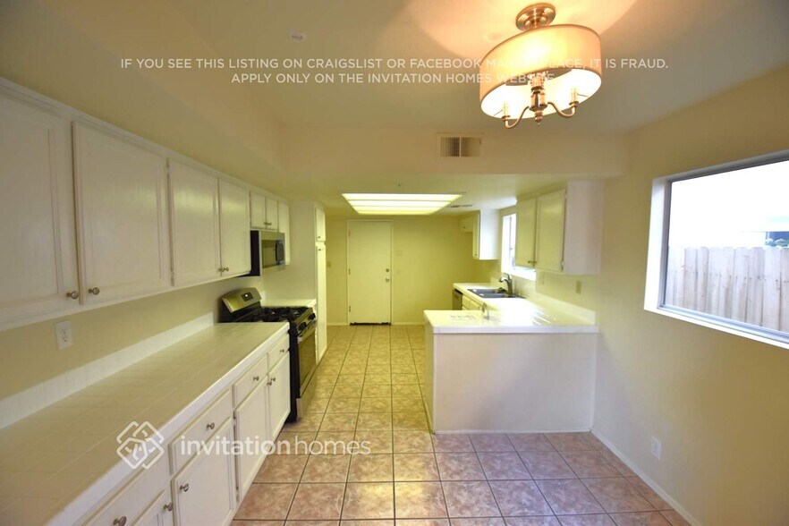 Building Photo - 9324 Burnet Ave