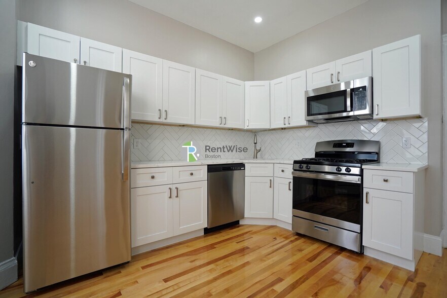 Building Photo - 72 Gardner St