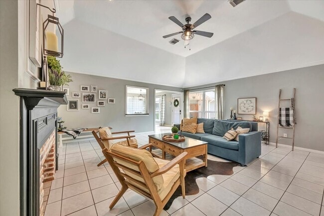 Building Photo - 15402 Willow Shores Dr