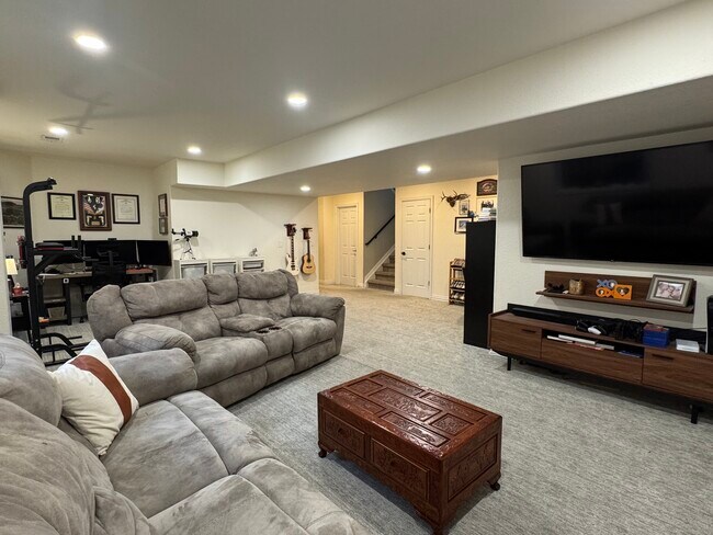 Building Photo - 1011 S Valentia St