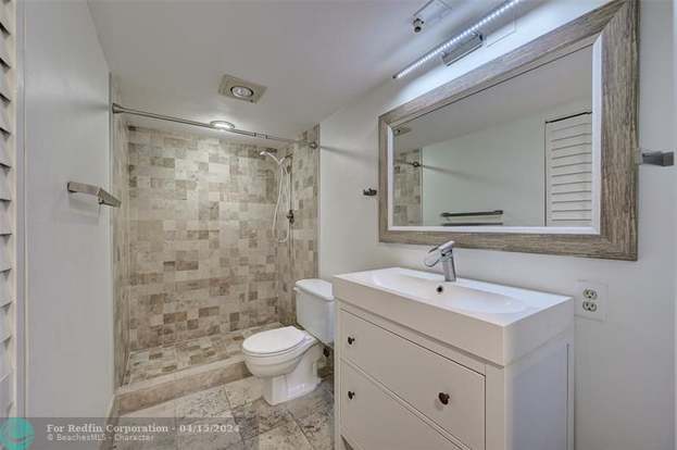 Building Photo - 4401 Martinique Ct