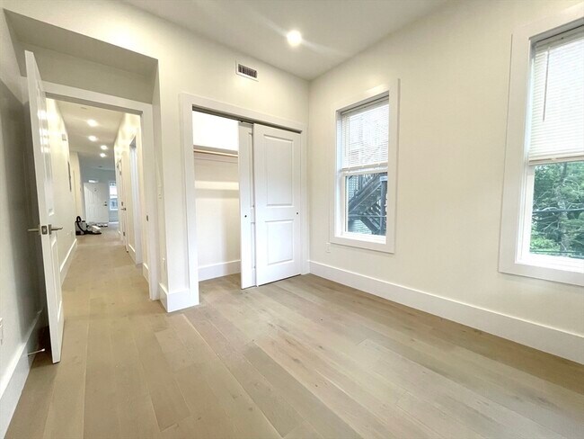 Building Photo - 16 Delle Ave