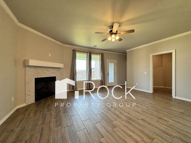 Building Photo - Spacious 3-Bedroom Home with Designer Kitc...