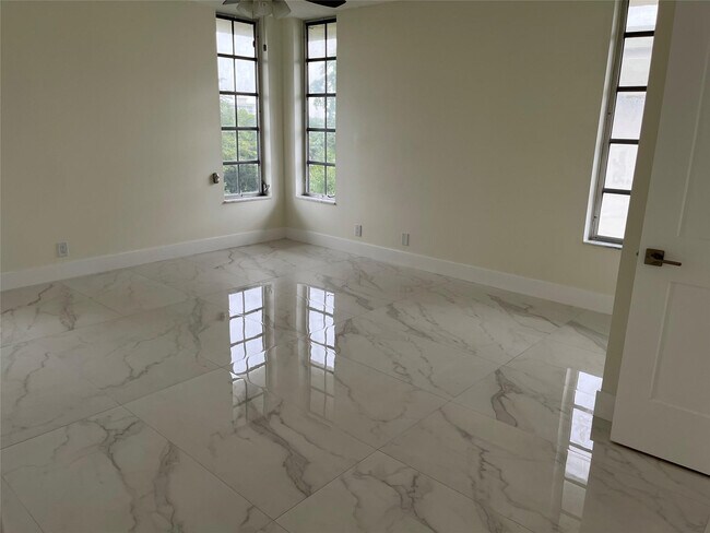 Building Photo - 3150 N Course Ln