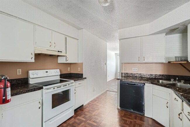 Building Photo - 7214 Salt Springs Dr