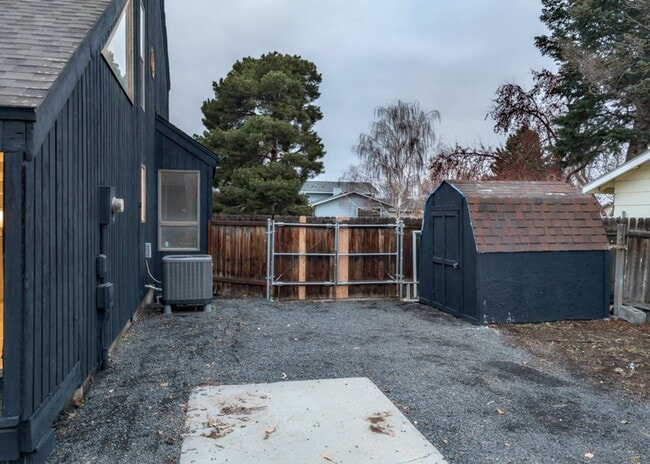 Building Photo - 2224 Towhee Ln
