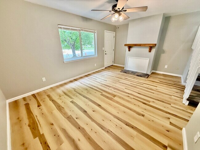 Building Photo - 830 White Oak Dr