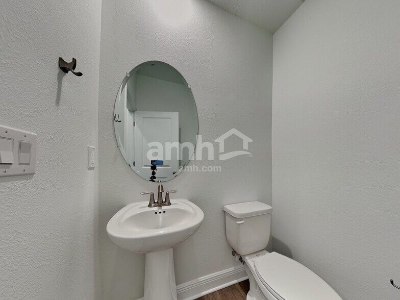 Building Photo - 6727 Atlantic Bch Ave