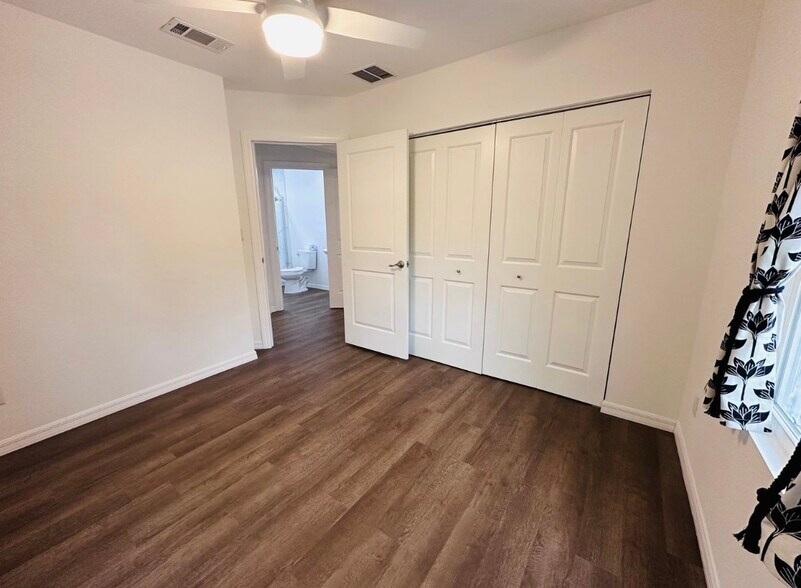 Building Photo - 329 NE 2nd St