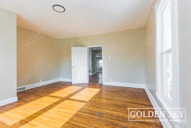 Building Photo - 900 1/2 West Main Street - NA