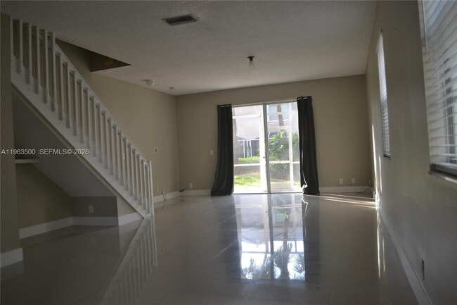 Building Photo - 1935 Madeira Dr