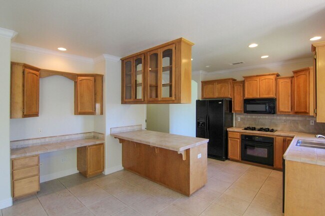 Building Photo - 4 Bedroom Mary Lake Home on Cul-De-Sac