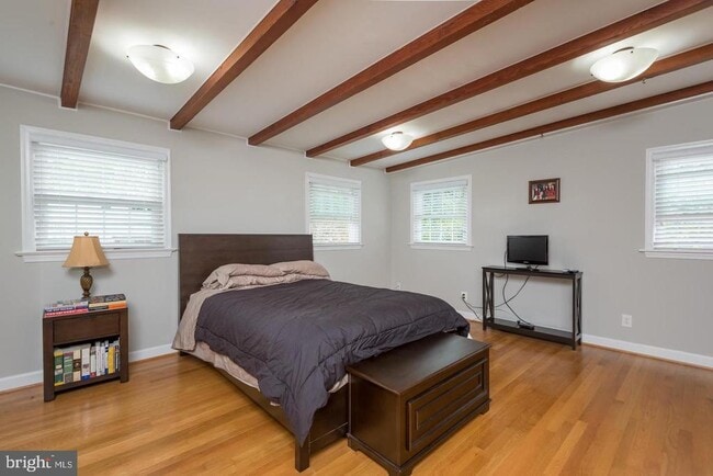 Building Photo - 5106 25th Pl N