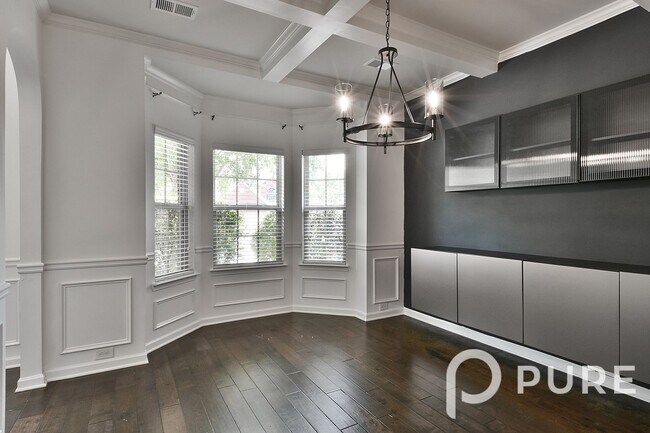 Building Photo - 522 Moulton Way