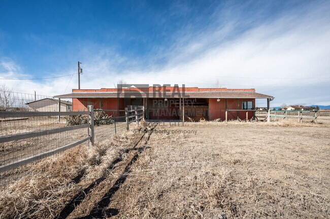 Building Photo - 531 E Milt Dr