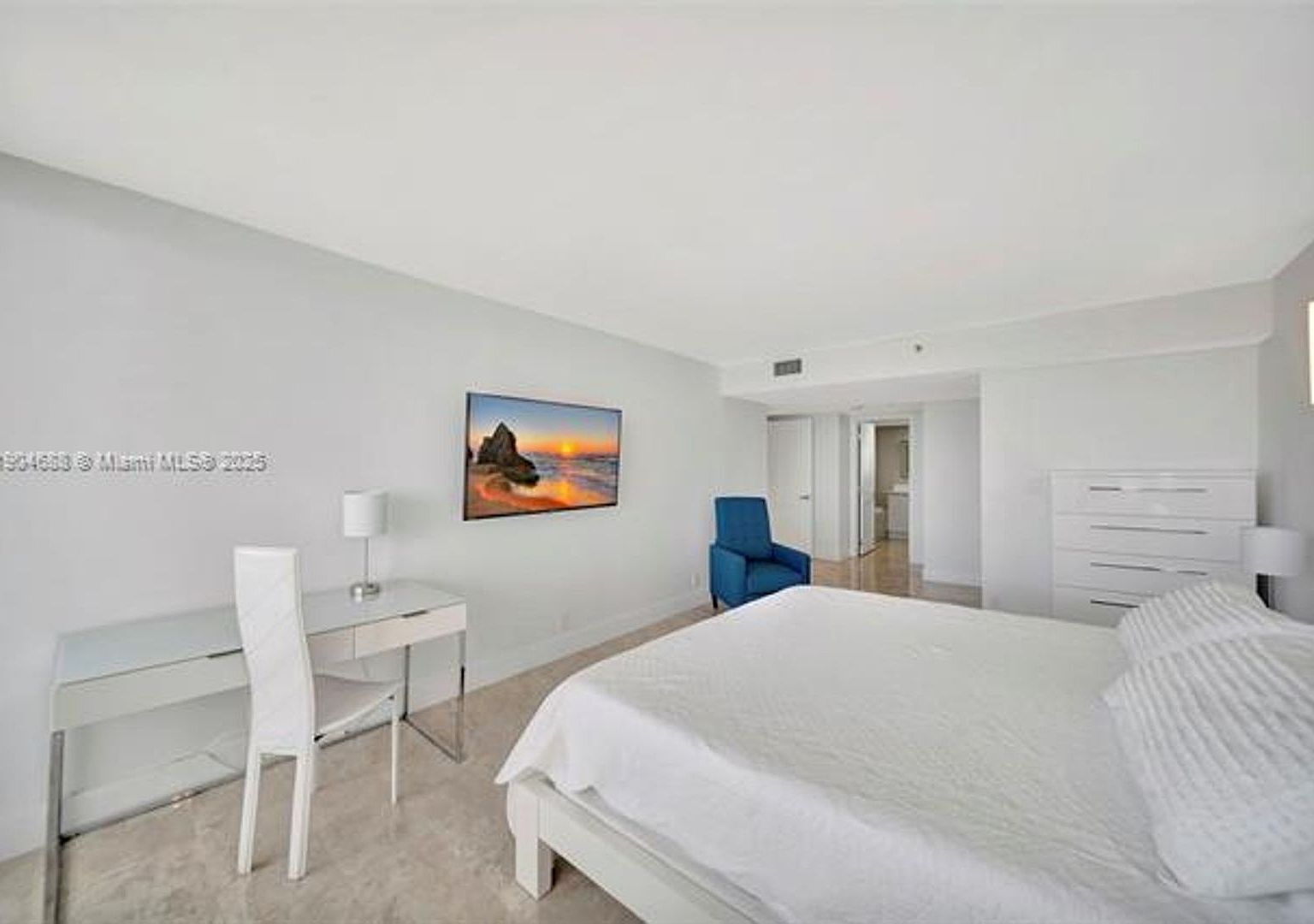 Building Photo - 1717 N Bayshore Dr