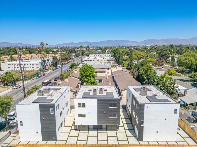 Building Photo - 6832 Hazeltine Ave