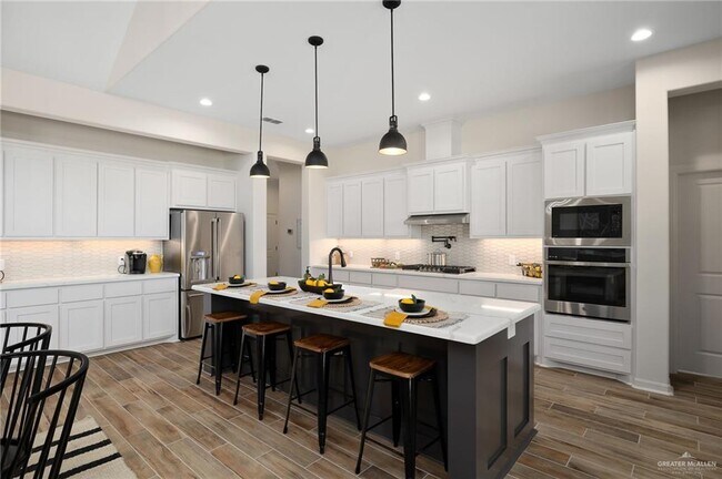 Building Photo - 33 E Silos Ave