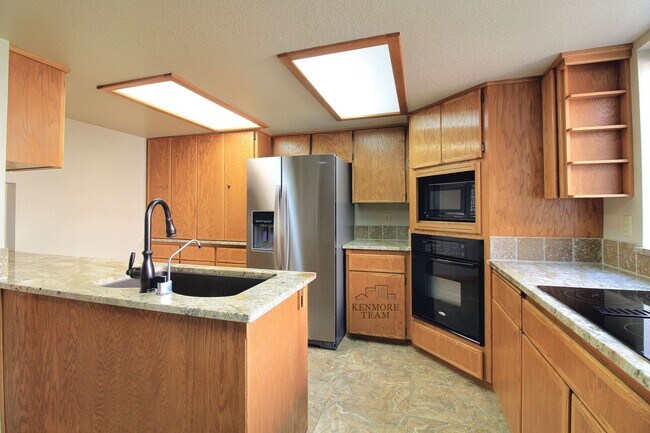 Building Photo - 4 Bedroom, 3 Bath Home in West Richland