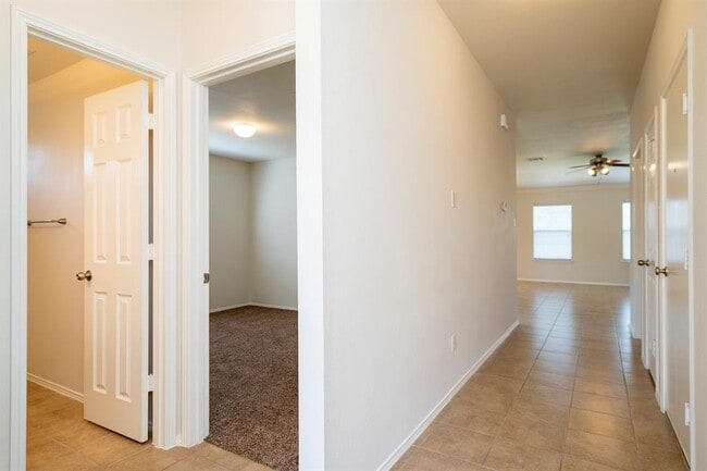 Building Photo - 517 Emma Rose Trail