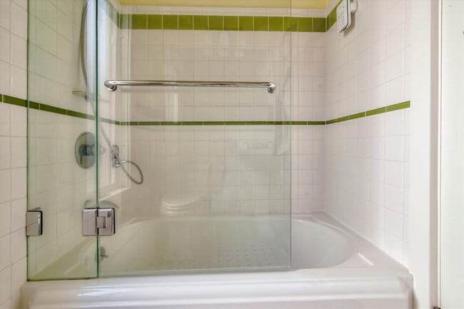 Building Photo - Fantastic, updated Noe Valley single famil...