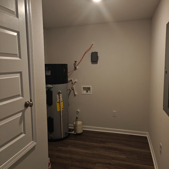 Building Photo - 6281 Firefly Dr