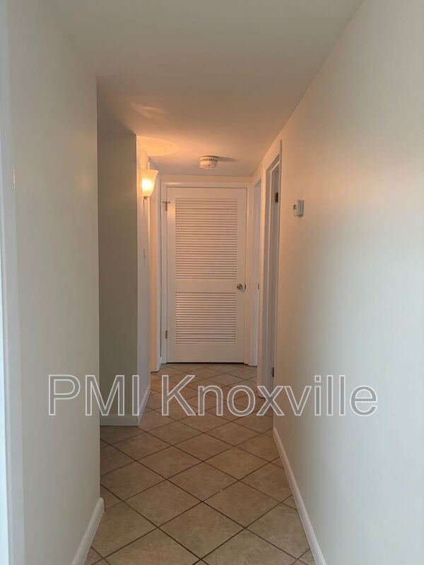 Building Photo - 5709 Lyons View Pike