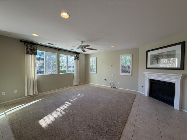 Building Photo - 37836 Divot Dr