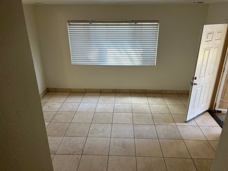 Building Photo - 177 Village Circle Dr