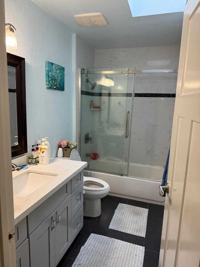 Building Photo - 7405 Maywood Dr