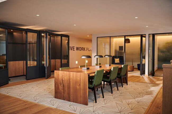 Building Photo - 20 Fourth Avenue-SI ID3577A