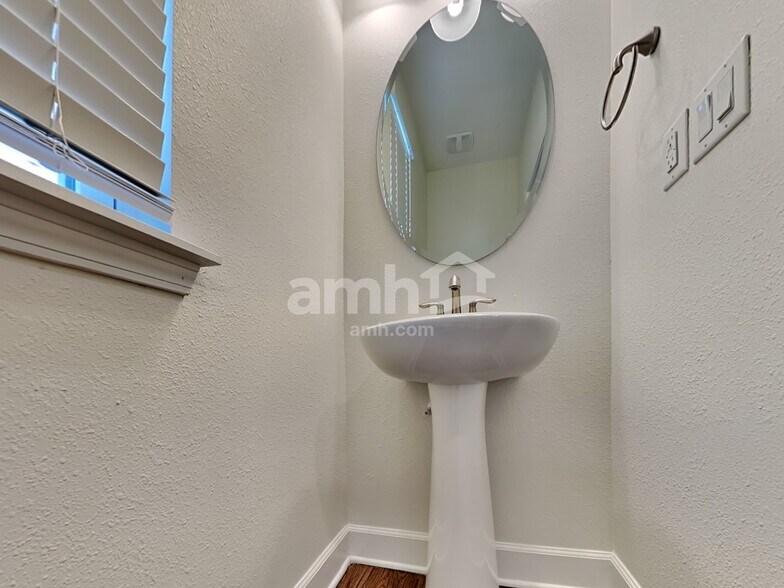 Building Photo - 1215 Tan Tara Trail