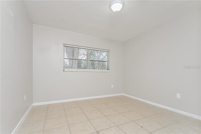 Building Photo - 1139 Cir Dr-