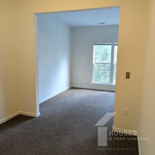 Building Photo - 304 Canewood Pl