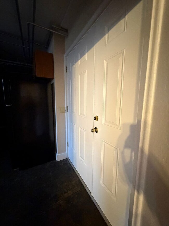 Building Photo - 1 BR Apt in Old SW; Utilities & Wi-Fi included!