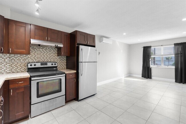 Building Photo - 4021 N Andrews Ave