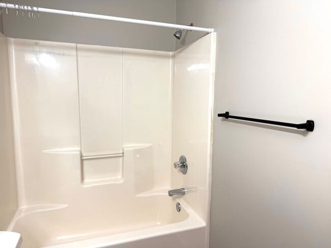 Building Photo - 3 bedroom in Oak Grove