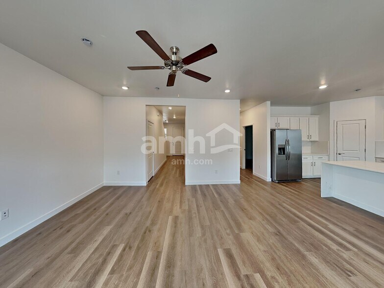 Building Photo - 7344 S Avenida Obelo