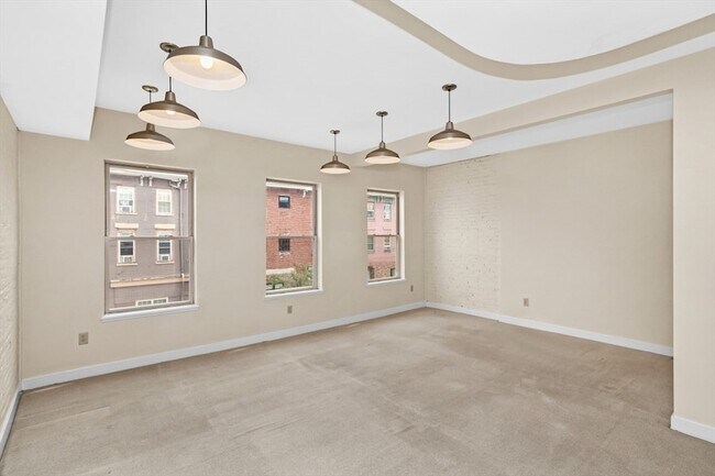 Building Photo - 296 Meridian St