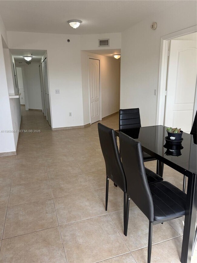 Building Photo - 9300 Fontainebleau Blvd