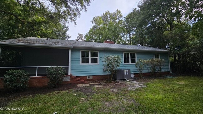 Building Photo - 4929 Oleander Dr