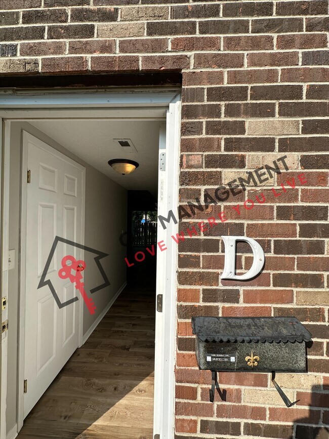 Building Photo - 1406 Sunset Dr