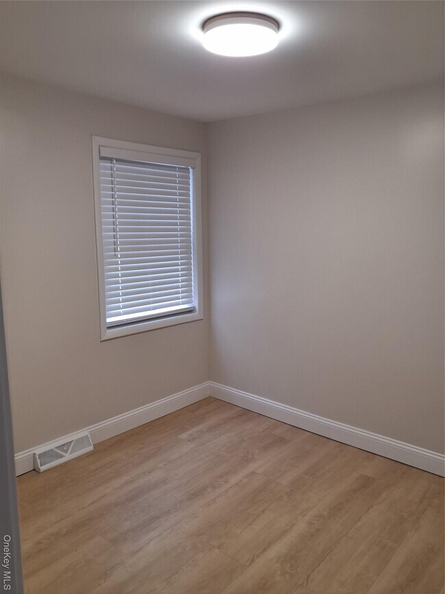 Building Photo - 37 Center Hill Rd