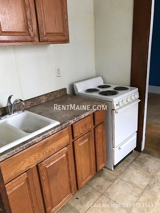 Building Photo - 9 Catell St