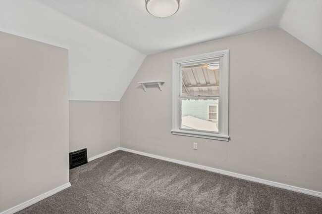 Building Photo - GORGEOUS 3 BEDROOM HOME IN DRAVOSBURG WITH...