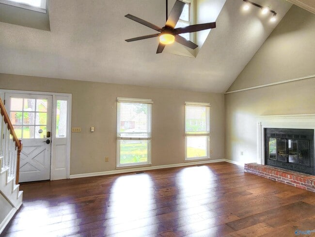 Building Photo - 1815 Shellbrook Dr NW